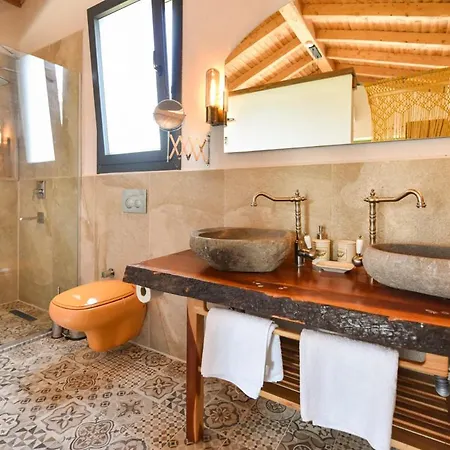 Iskenderun Sleeps 4 With Pool Air Con And Wifi 빌라 *